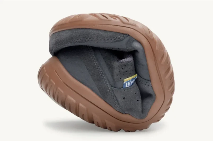 Flexible rolled barefoot shoe