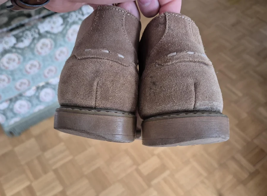 Unevenly worn shoe soles